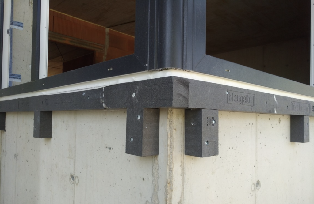 blaugelb triotherm+ EPS in EWI. Lynvale